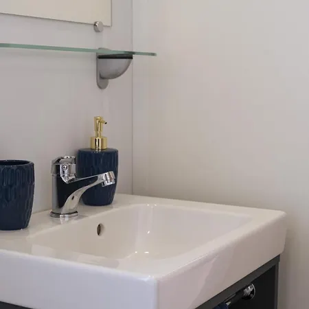 Houseboat Floatart Experience * ביצ'לייה